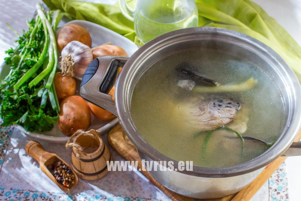 Рыбный суп из головы семги и хвоста