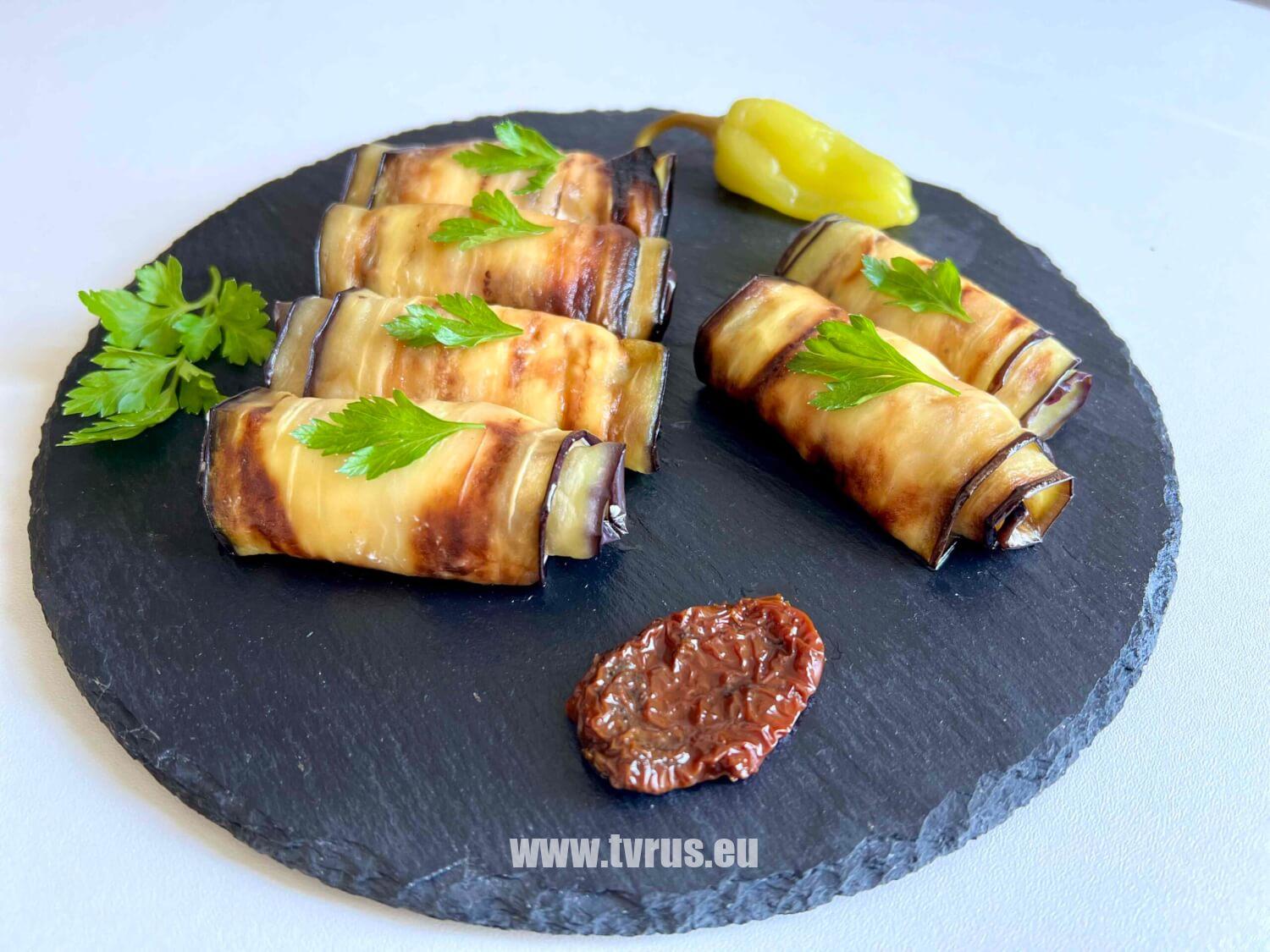Баклажанные рулетики