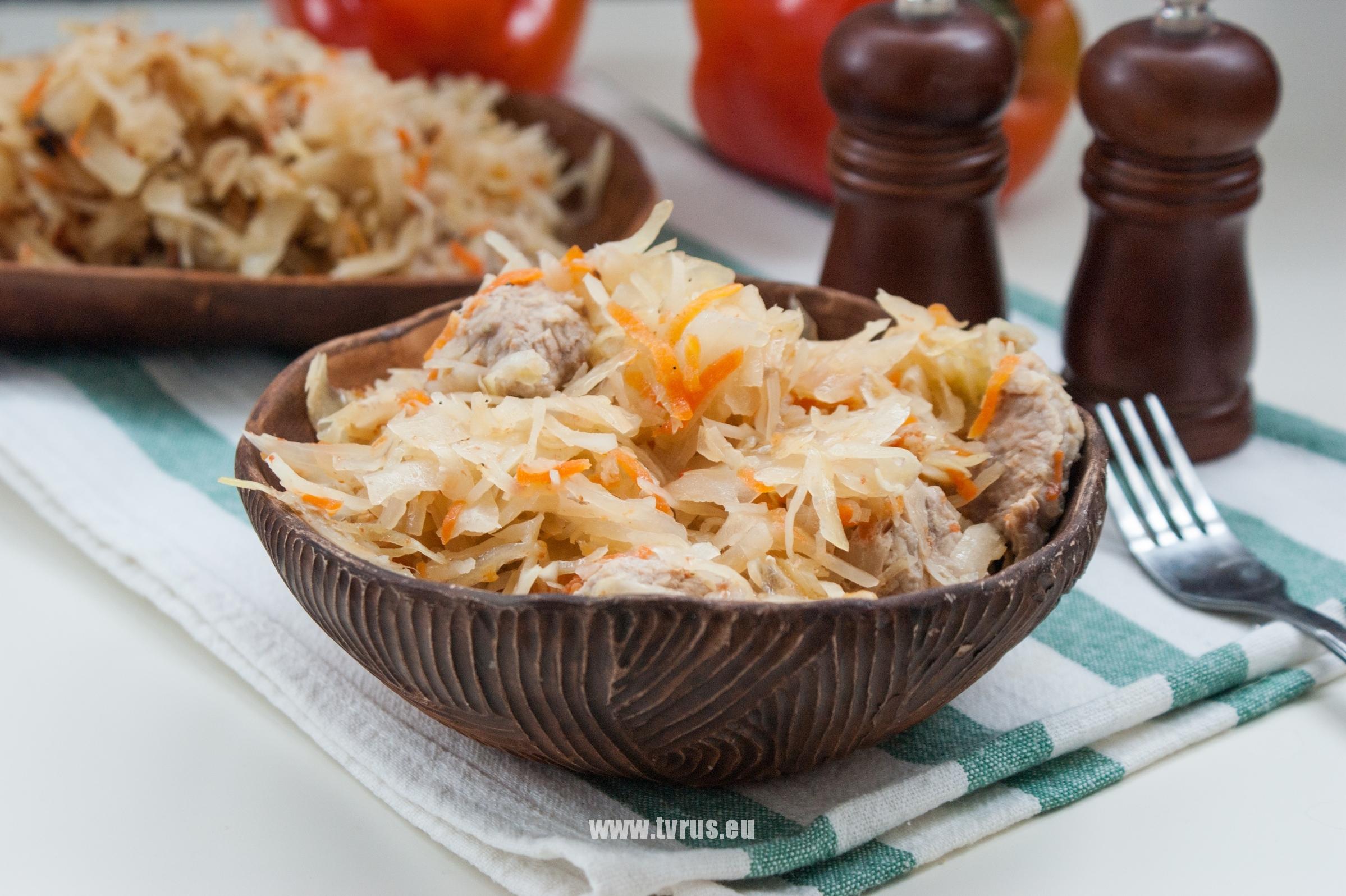 Капуста со свининой в рукаве