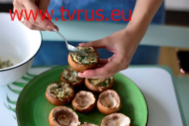 заполняем грибы начинкой