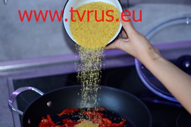 добавляем булгур к овощам