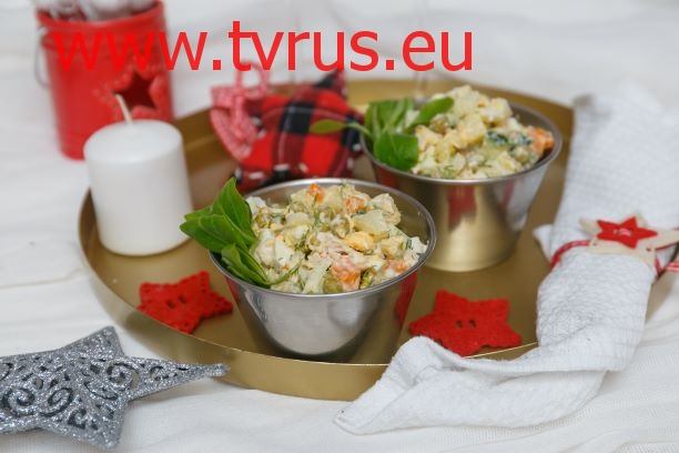 Оливье с курицей и свежим огурцом