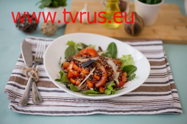 Салат с киноа и овощами