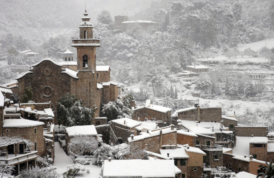 Испания снег