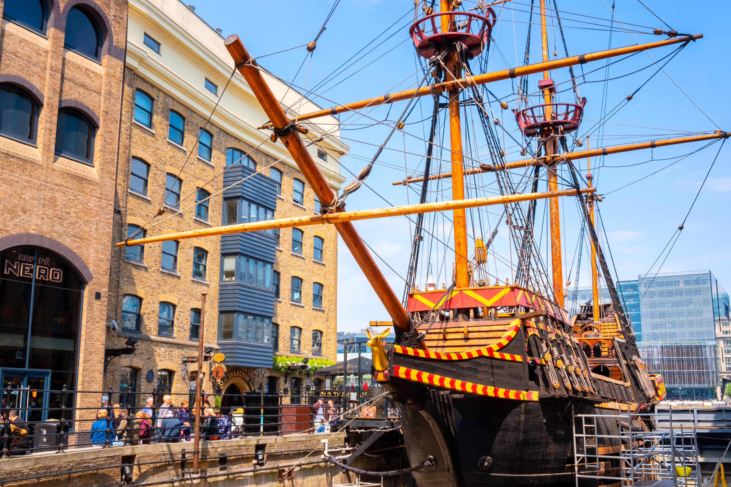 Golden-Hinde