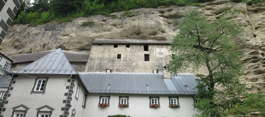 Höhlenburg In Stein