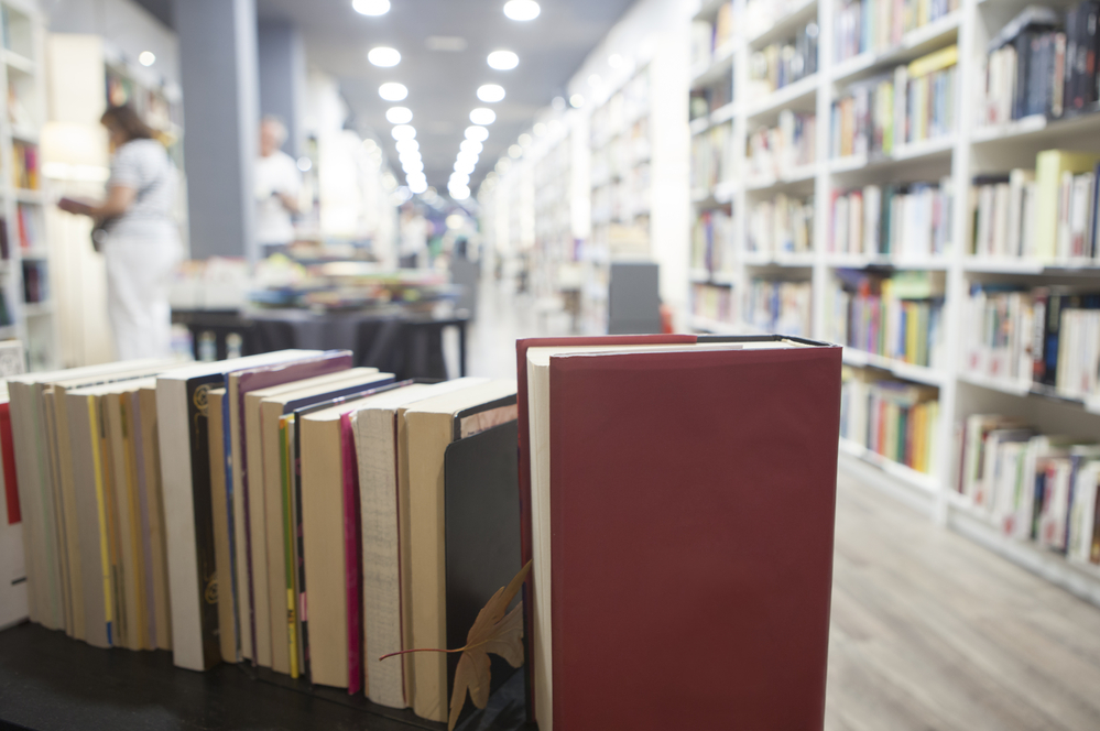 Книги в книжном магазине