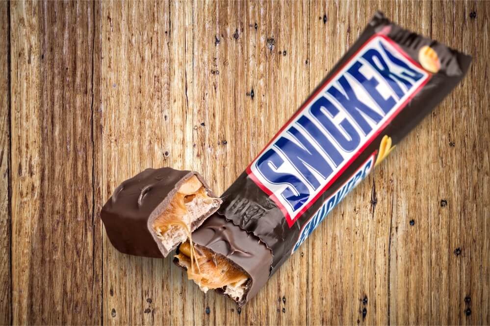 шоколадный батончик Snickers