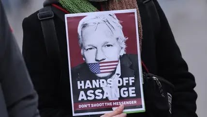 Джулиан Ассанж протесты